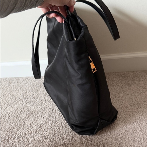 Elegant Black Tote Bag - Picture 4 of 5